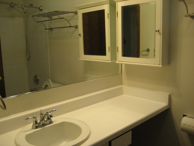 Building Photo - 329 Pembroke Ct