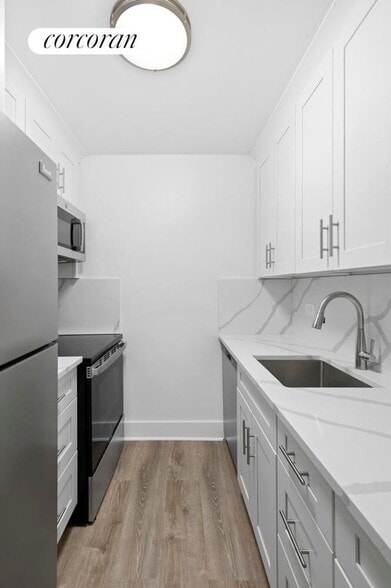Building Photo - 357 W 11th St