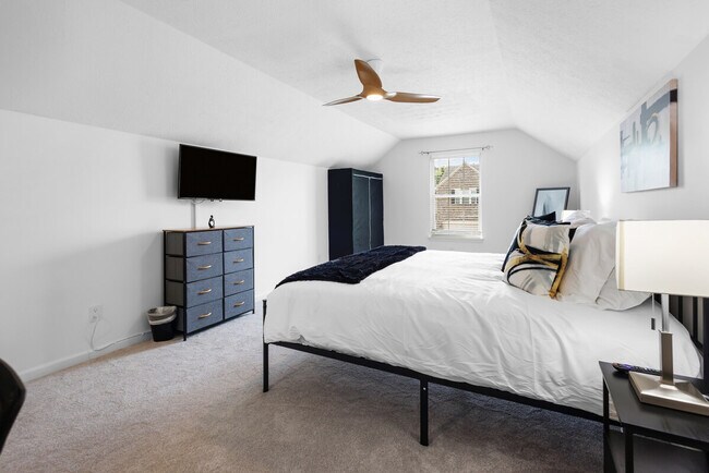 Building Photo - 13847 Catalina Dr