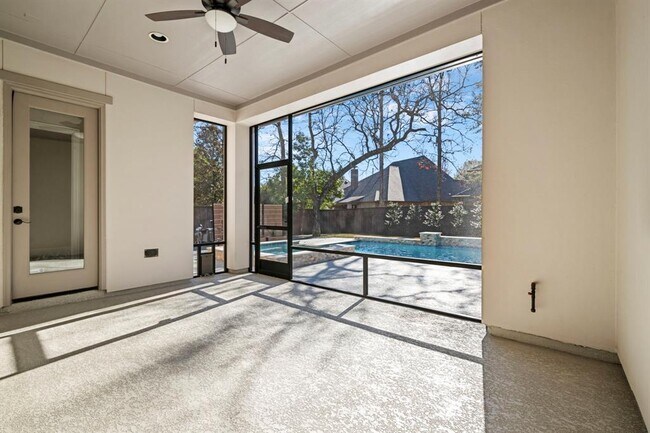Building Photo - 139 Monterrey Bend