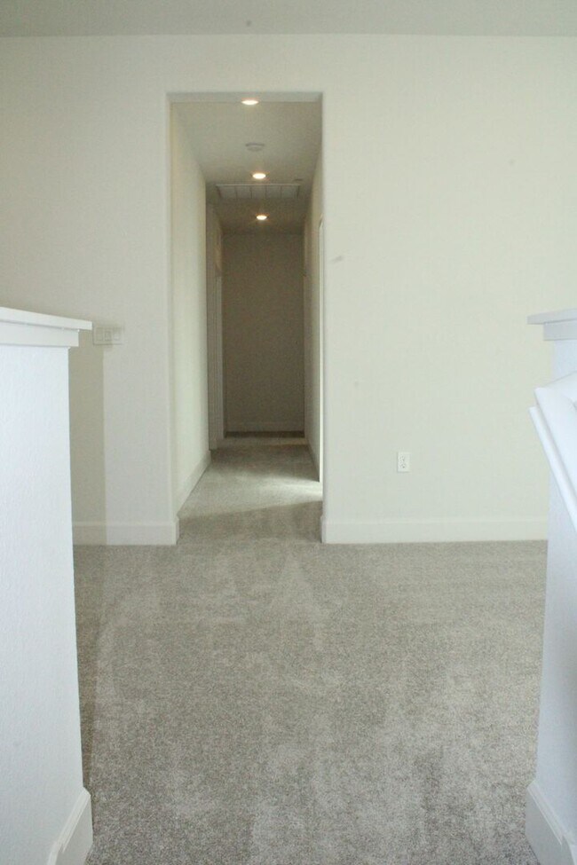 Building Photo - ***PENDING*** 4 Bedroom / 3 Bath House with Solar in San Marco Community-Close to Bart!
