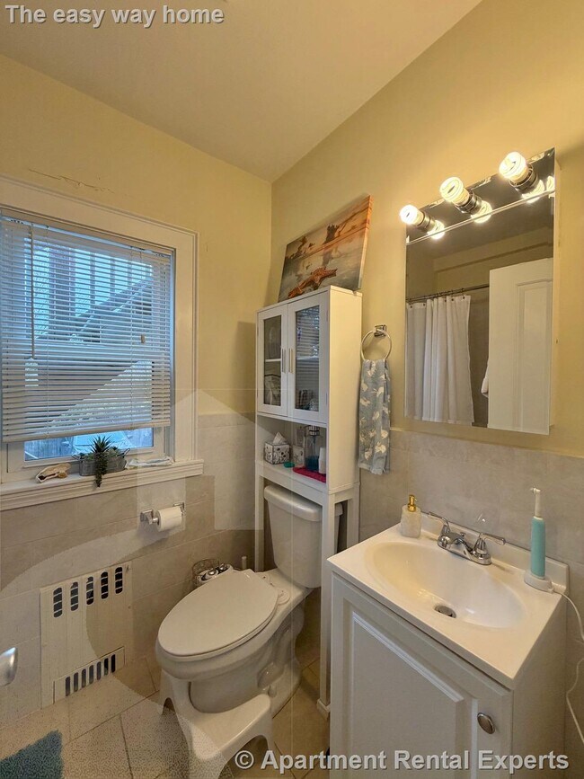 Building Photo - 134 N Union St