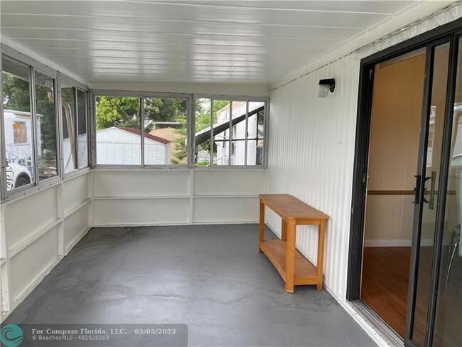 Building Photo - 3161 SW 53rd Ave