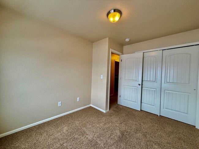 Building Photo - Amazing Views with this 3 bed, 2.5 bath Townhome