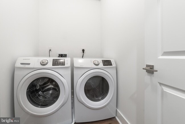 Building Photo - 1604 N 6th St