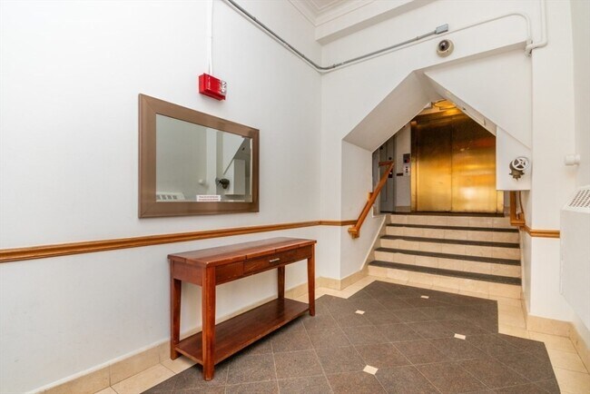 Building Photo - 1450 Beacon St
