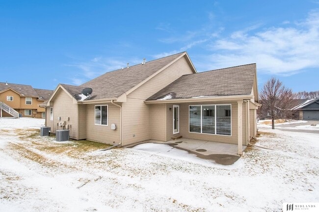 Building Photo - 2108 S 197th St