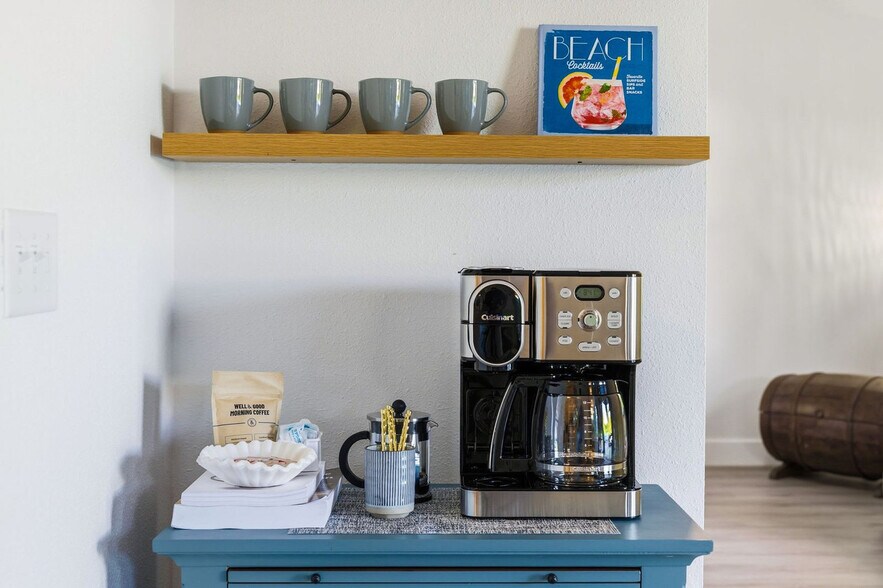 Building Photo - 6924 34th Ave W