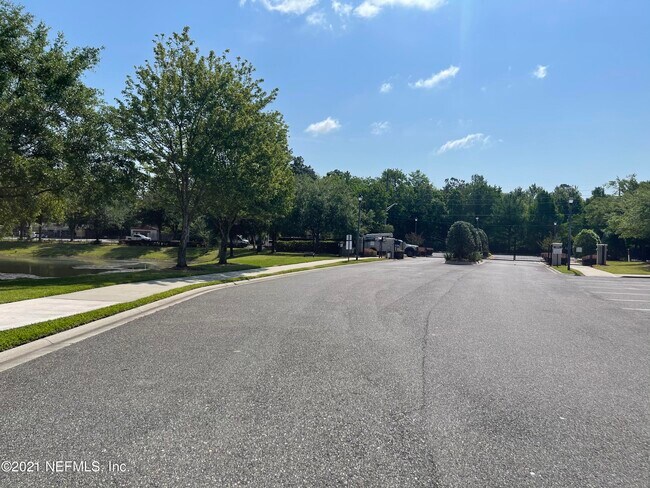 Building Photo - 6820 Misty View Dr