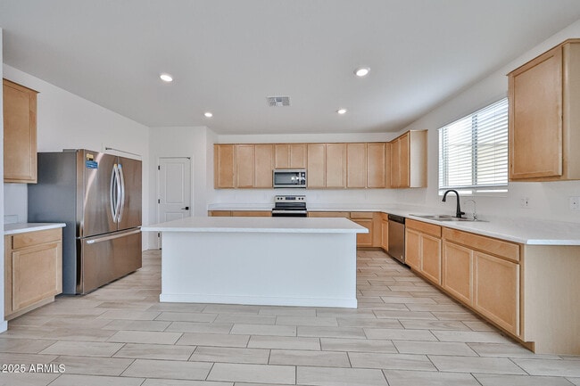 Building Photo - 509 E Elm Ln