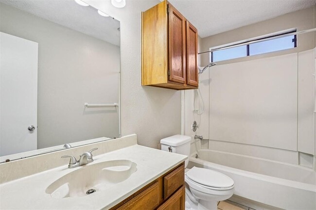 Building Photo - 13355 Water Oak Ln