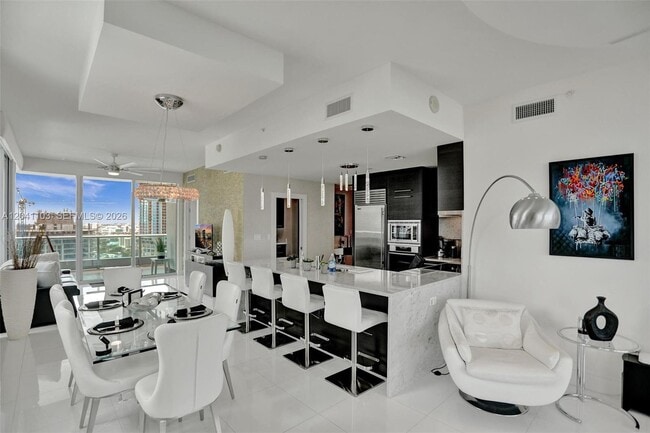 Building Photo - 900 Biscayne Blvd