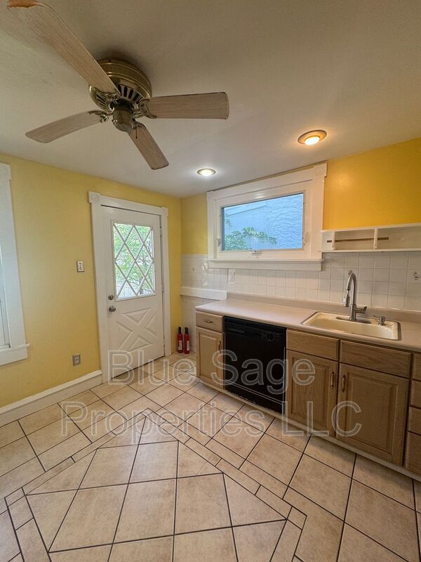 Building Photo - 754 Buck Ln