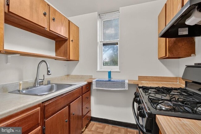 Building Photo - 3060 16th St NW