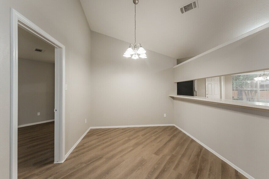 Building Photo - 2406 Heathergold Dr