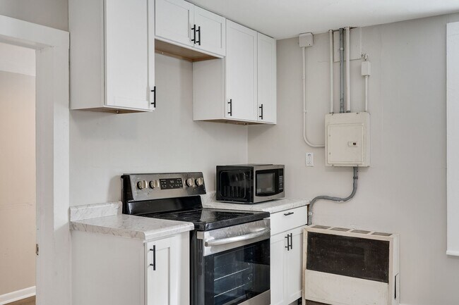 Building Photo - 1407 4th St S