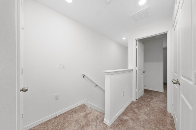 Building Photo - 2814 Raindrop Run St