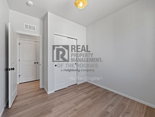 Building Photo - 2296 Setting Sun Dr