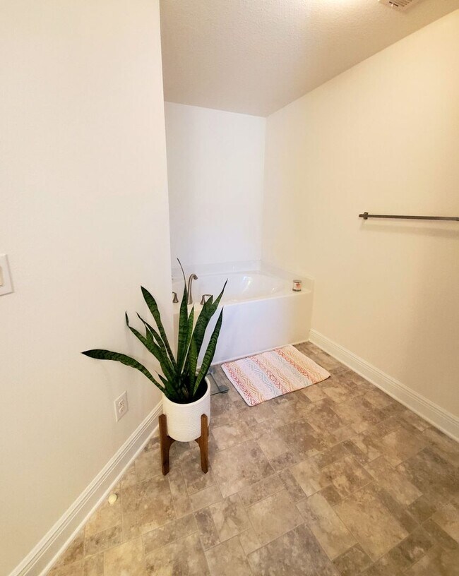 Building Photo - Corner Lot 4/2 Home - Fenced Yard - Near NAS