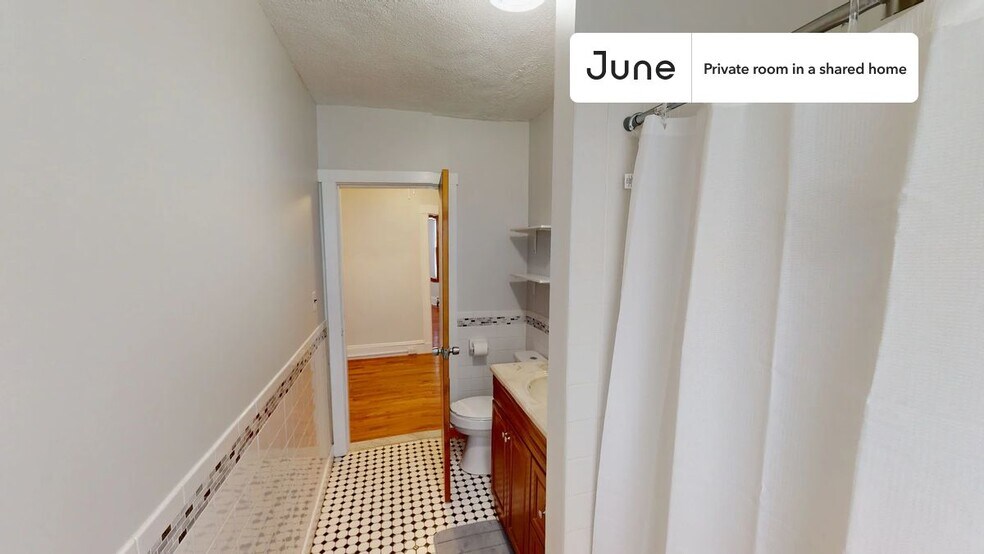 Building Photo - Room in Shared 4 bed/1 bath home
