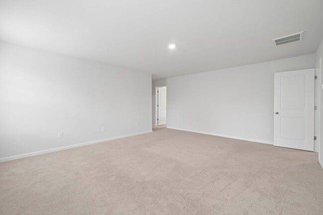 Building Photo - This Beautiful 4 Bedrooms, 2.5 Bathrooms i...