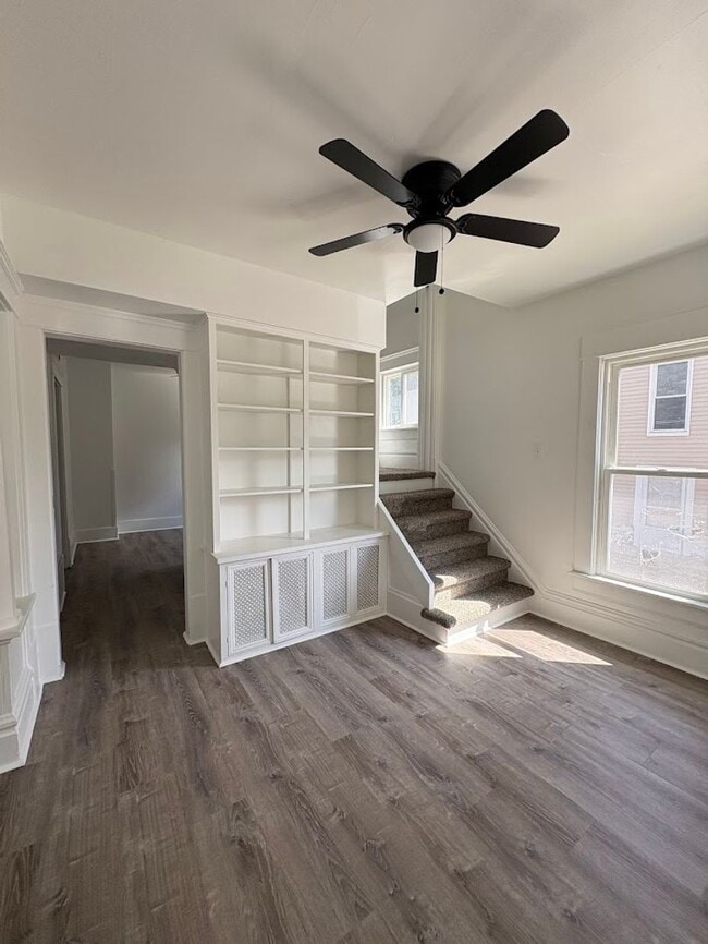 Building Photo - Three bedroom two bathroom home for rent