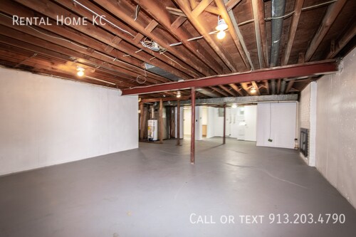 Building Photo - 5240 Barton-