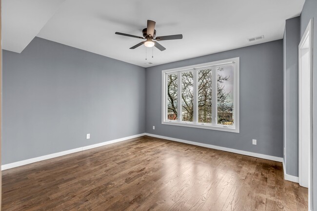 Building Photo - 418 37th Ave N