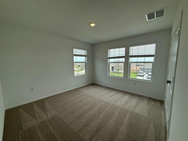 Building Photo - 519 Vantage Dr