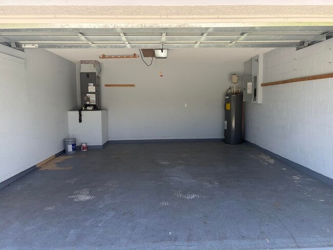 Building Photo - 1682 SW Glacador Ave