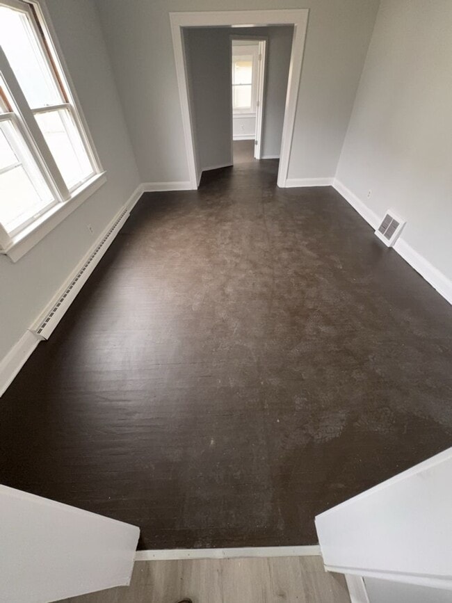 Building Photo - 960 W Delaware Ave