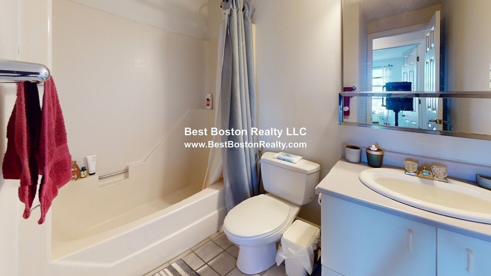 Building Photo - 175 Beacon St