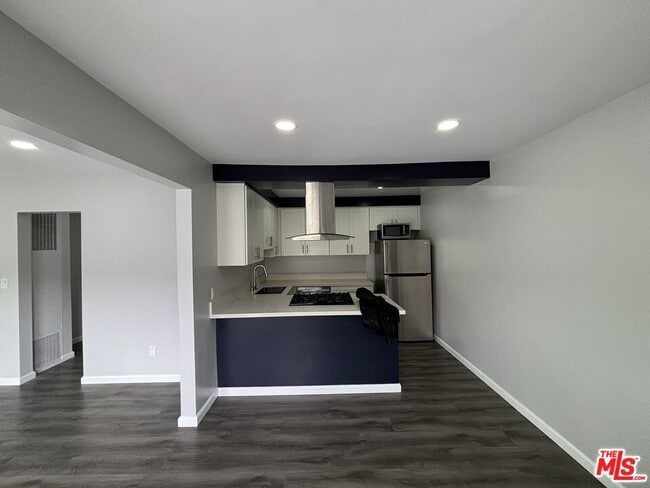 Building Photo - 2026 Oak St