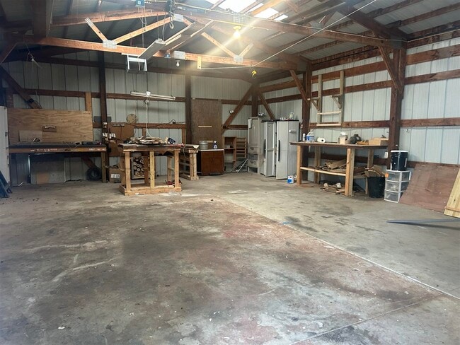 Building Photo - 167 Hydro Pondsville Rd