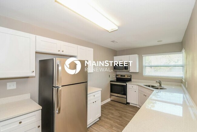 Building Photo - 3 Bedroom Pet-Friendly Home in Jacksonville, FL with Main Street Renewal