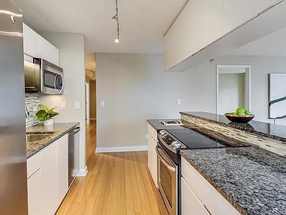 Building Photo - 2 E Erie St