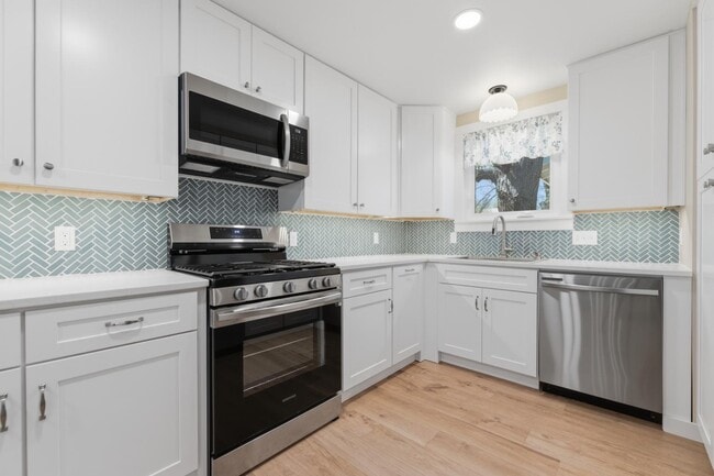 Building Photo - 103 W Centre St