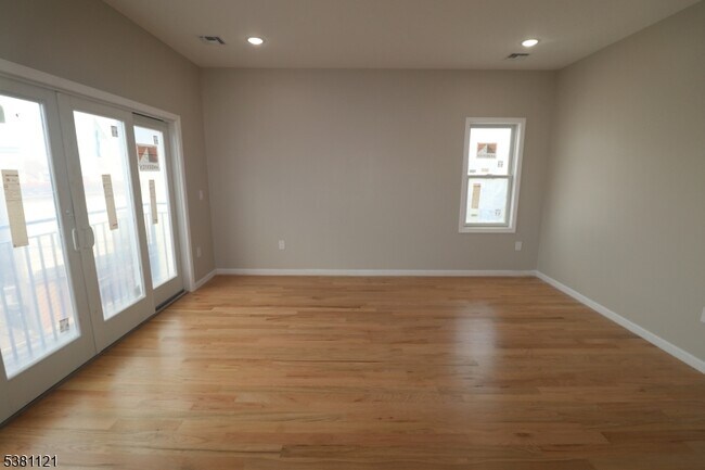 Building Photo - 385 Lafayette St
