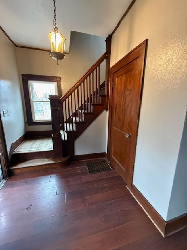 Building Photo - 3 Bedroom / 1 Bath house with Garage in Peoria