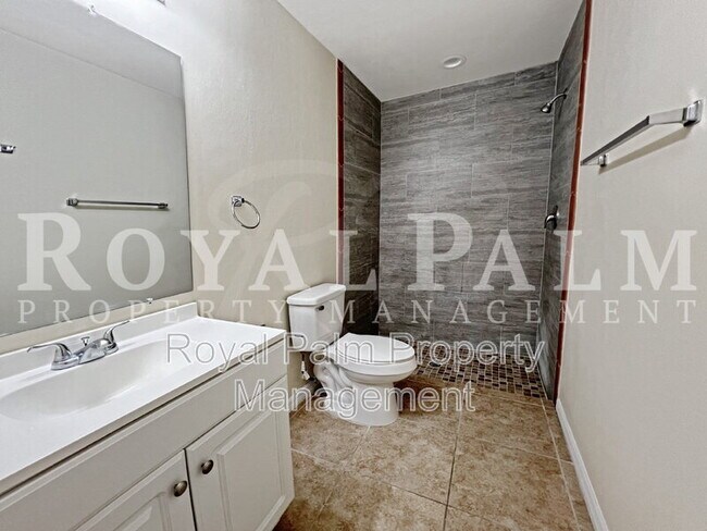 Building Photo - 111 SE 2nd Ave