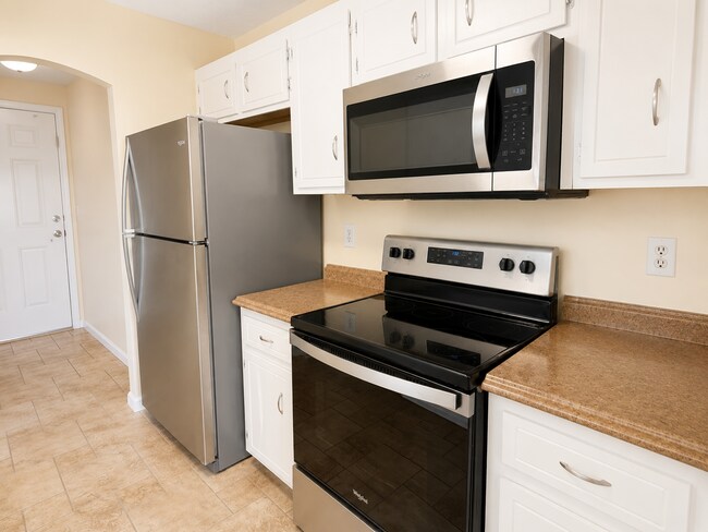 Building Photo - Half off rent in August