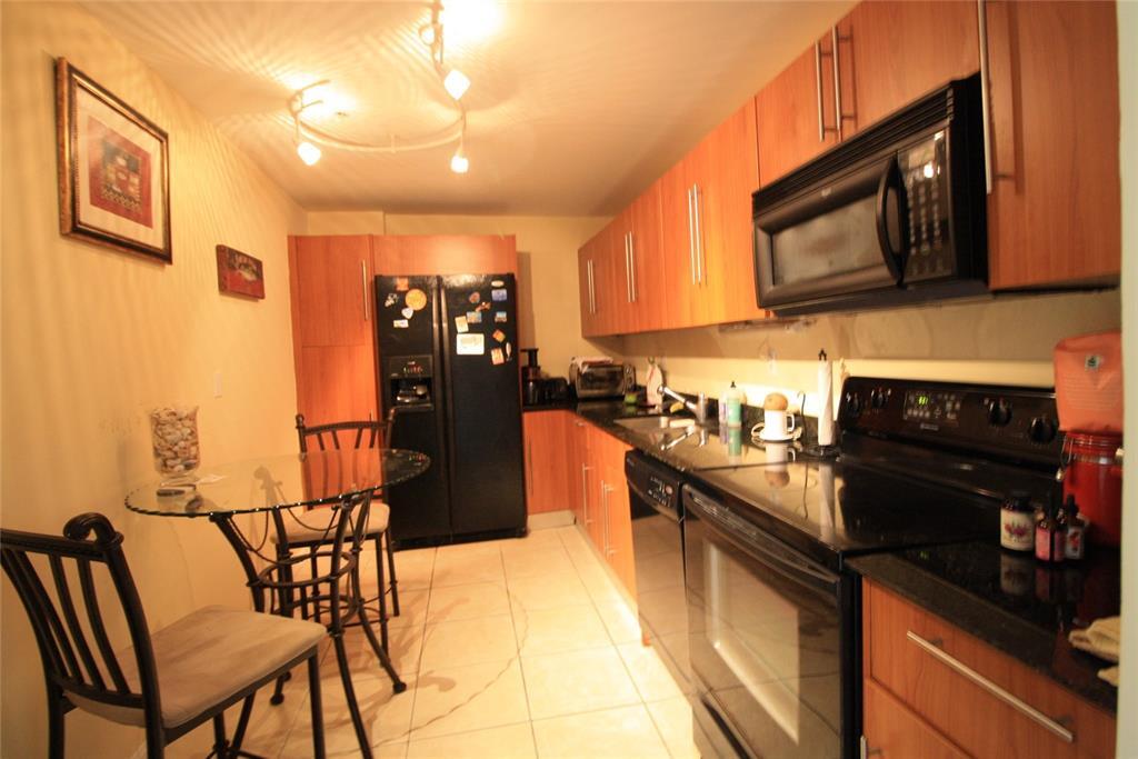 Building Photo - 3000 S Ocean Dr