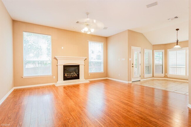 Building Photo - 4 br, 2 bath House - 2407 Tivoli Dr