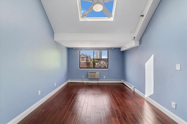 Building Photo - 15 Greenridge Ave