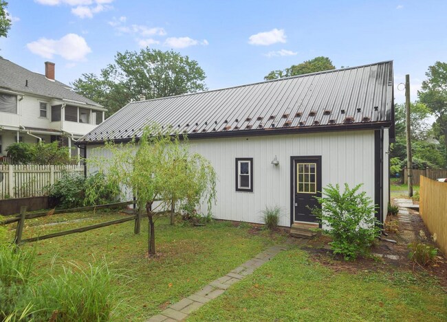 Building Photo - 1052 Edgar Avenue