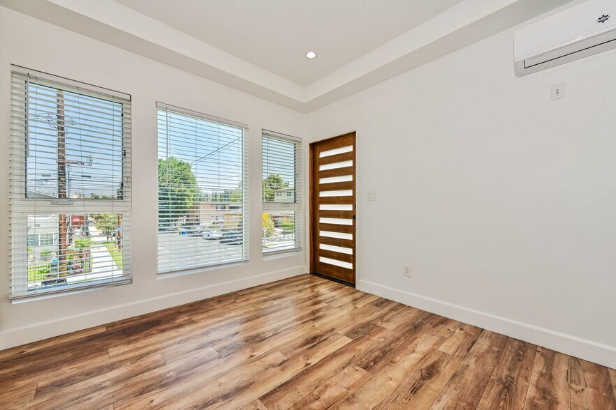 Building Photo - 872-878 Serrano Place