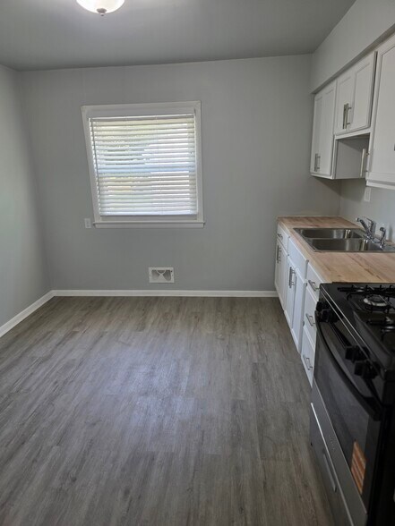 Building Photo - 5418 N 53rd St