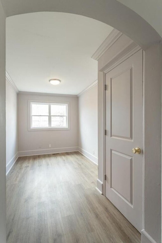 Building Photo - Three Bedroom One Bathroom House For Rent