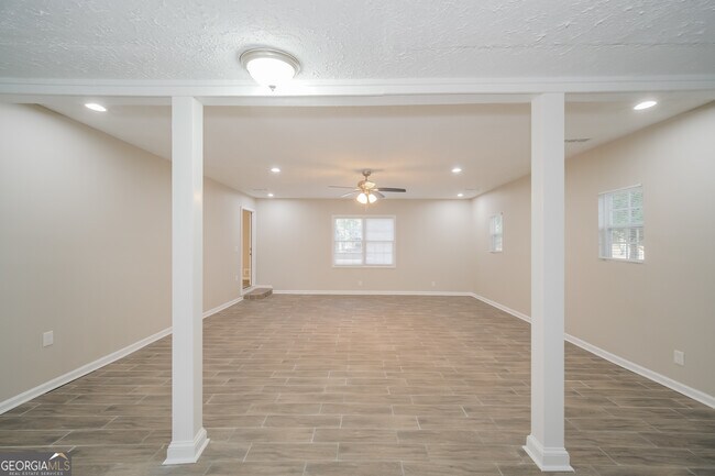 Building Photo - 205 Wellington Dr