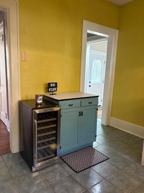 Building Photo - 613 S York St